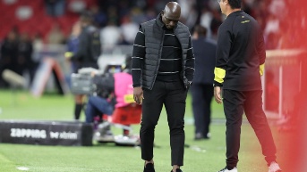 El entrenador de Barcelona SC, Segundo Alejandro Castillo, lamenta la derrota ante Liga de Quito por la Liga Ecuabet (API)