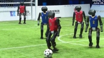 Partido de fútbol de los robots humanoides. (Foto: Internet.)