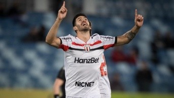 Ronie Carrillo celebra su gol contra Cuiabá por la Serie B de Brasil (Foto. Internet)