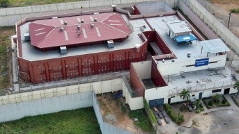 Toma aérea de la cárcel la Roca, ubicada en Guayaquil. (Foto: Internet)
