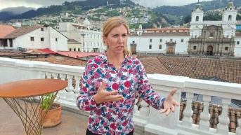 Becky Bavinger durante la entrevista con Ecuavisa.com. (Diego Bravo C. / Ecuavisa)