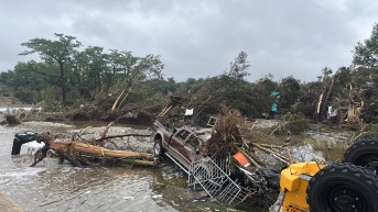 Fotografía de los escombros ocasionados debido a las inundaciones este sábado, en el área de Kerrville, Texas (EE.UU.) (Alejandra Arredondo / EFE)
