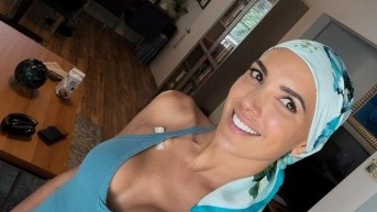 Hoy, luego de tres sesiones de quimioterapia, 'La Flaca' asegura que sus niveles tumorales "están casi perfectos". (Instagram @flacaguerreog)