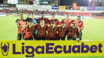 Jugadores del Deportivo cuenca previo al partido contra Mushuc Runa por la LigaPro (API)