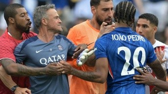 Luis Enrique golpeó a Joao Pedro en las celebraciones del Chelsea por ganar el Mundial de Clubes. (@ChelseaInPhotos)