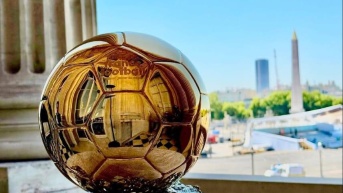 Así se ve el Balón de Oro desde el Hotel de Crillon Rosewood en París (Foto de Instagram - @ballondorofficial)