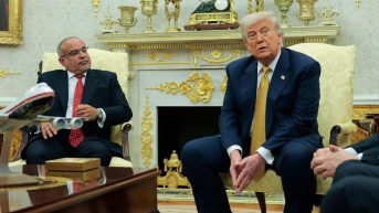 Algunos periodistas notaron morados en las manos del presidente durante la visita del Primer Ministro de Bahrein a la Casa Blanca. (Getty Images)