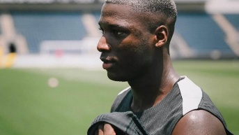 Moisés Caicedo en un entrenamiento con el Chelsea.