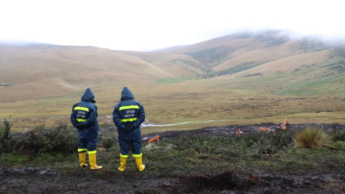 Embalse de la laguna de la Mica, sector de la zona 0, de la rotura de la tubería de agua potable que abastece a Quito. (API)
