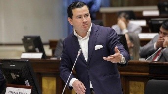 El asambleísta Ferdinan Álvarez, que ahora forma parte de ADN, fue integrante de la bancada correísta hasta octubre de 2023. (Flickr Asamblea Nacional)