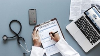 Imagen referencial de seguro de salud. (Freepik)