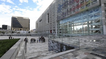 Edificio de la Plataforma Financiera en Quito donde trabajan cientos de funcionarios públicos (Flickr)