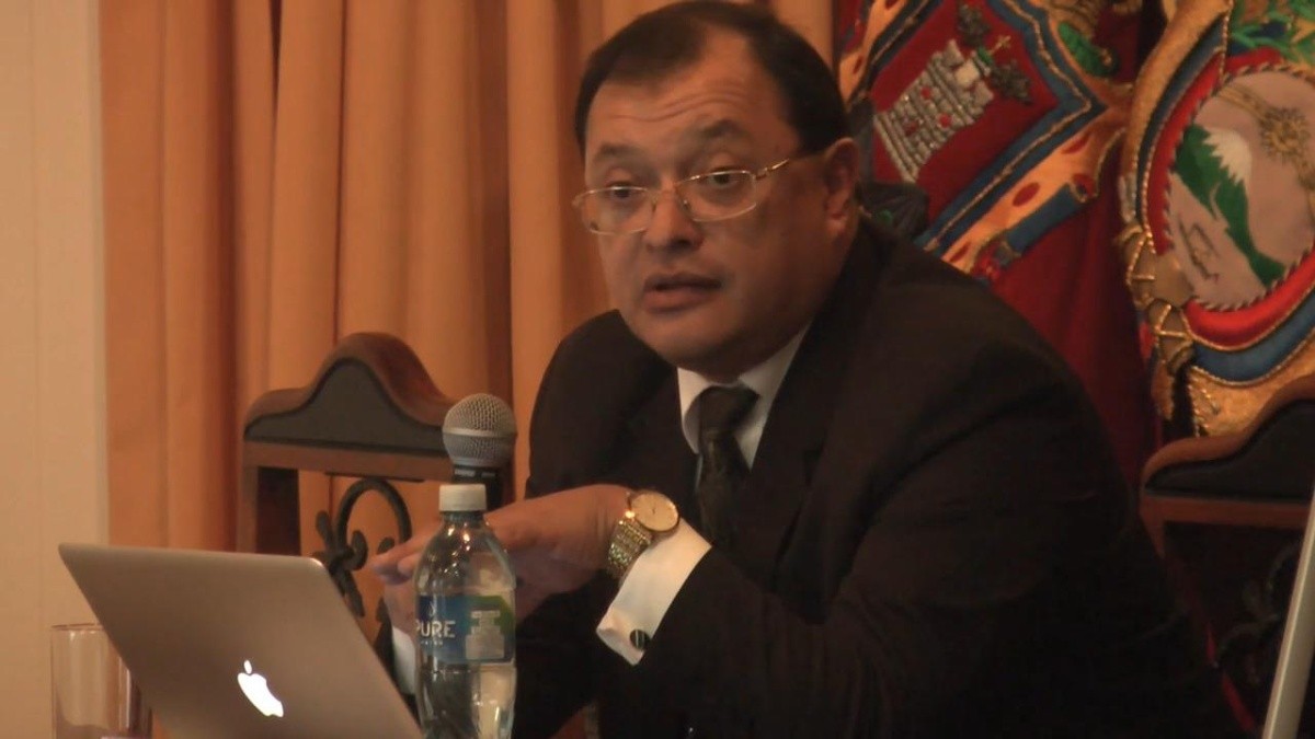 Imagen del doctor en derecho Juan Carlos Benalcázar Guerrón, en una ponencia de Derecho Procesal en 2016.