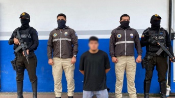 Momento de la detención del más buscado de Guayas por el delito de femicidio. (Cortesía)
