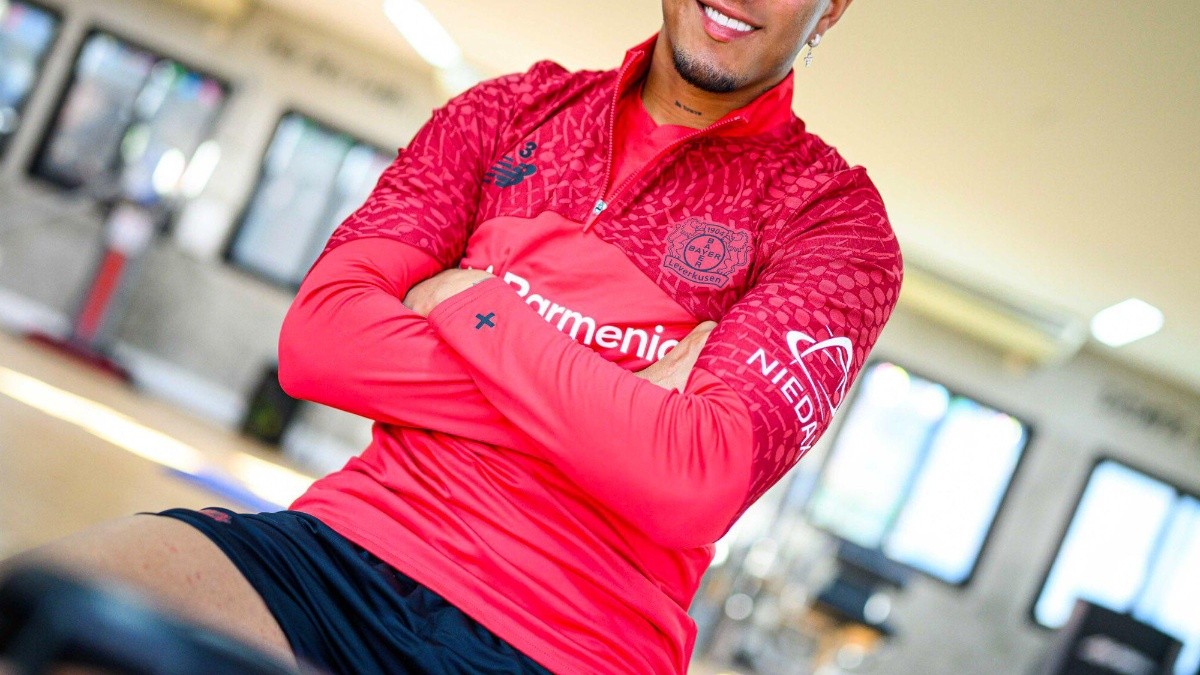 Piero Hincapié no piensa en salir del Bayer Leverkusen para la próxima temporada. (Redes sociales)