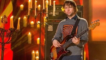 La esposa de Mickey Madden lo acusa de agredirla violentamente, luego de descubrir que tuvo chats con adolescentes. (RRSS)