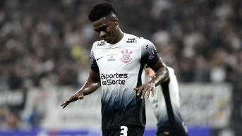 El defensa ecuatoriano, Félix Torres, en un partido con el Corinthians (Foto: Internet)