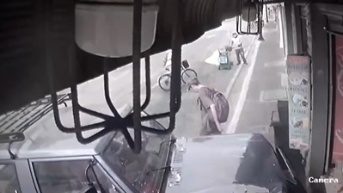 Un carro se estrelló contra un restaurante (Archivo)