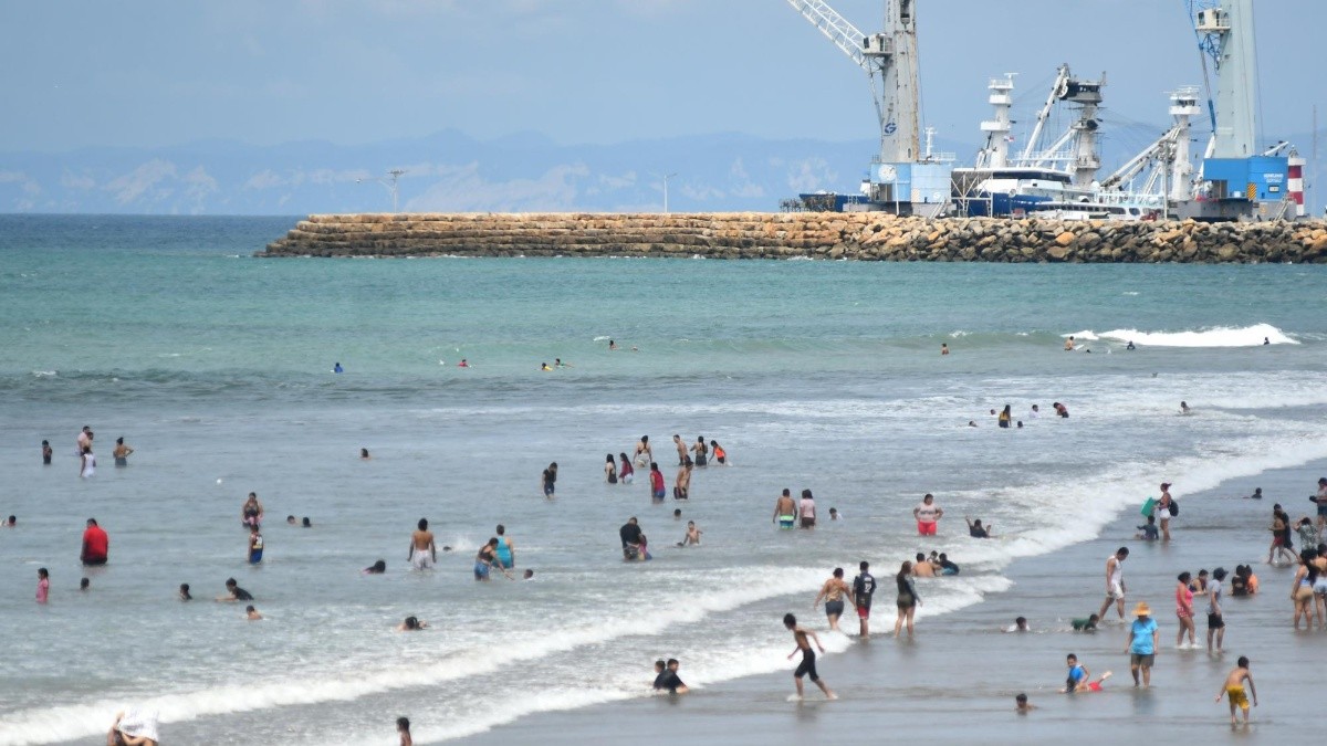 En las playas de Manta se espera una afluencia masiva de visitantes. (API)