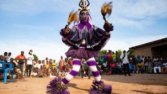 Baile Zauli, típico de Costa de Marfil (Foto web)