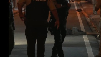 Imagen de un ladrón abatido en el centro de Guayaquil (Televistazo)