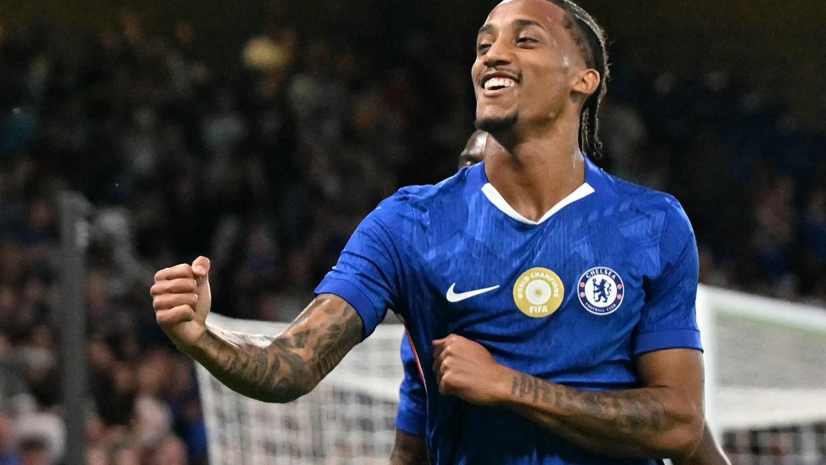 El braseluño Joao Pedro celebra el segundo gol del Chelsea ante el Bayer Leverkusen en un amistoso. (AFP)