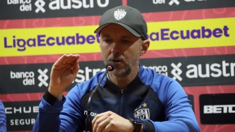 Javier Rabanal lamentó el nivel del arbitraje del fútbol ecuatoriano. (API)