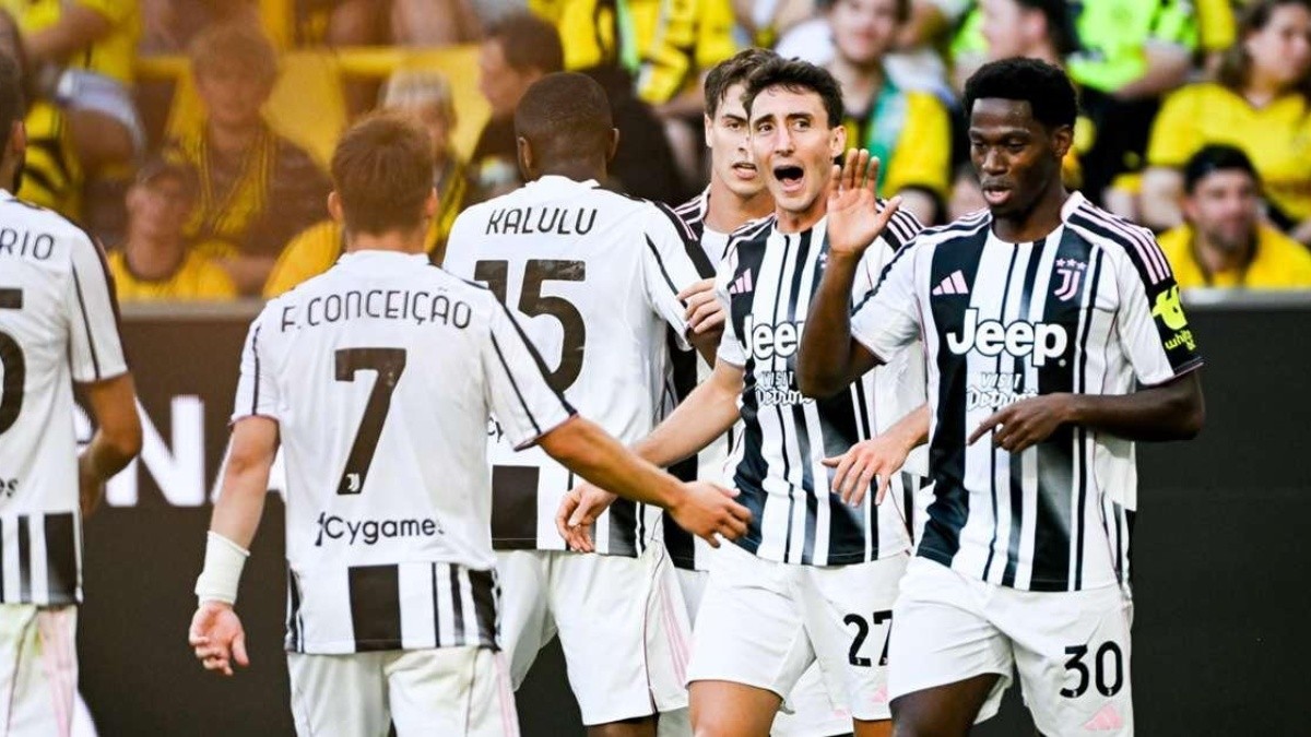 Jugadores de la Juventus celebrando el triunfo. (EFE)