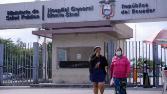 Vista exterior del hospital público Monte Sinaí, en Guayaquil, donde han fallecido neonatos. (API)