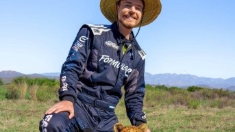 MrBeast posando junto a un cheta (Foto de MrBeast)