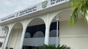 La entrada principal del Hospital Marco Vinicio Iza en Sucumbíos (Amazonía). (Cortesía de la Coordinación Zonal 1)