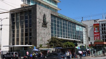 Edifico de la caja del Seguro, IESS, ubicado en la avenida 10 de agosto. (Foto: API)