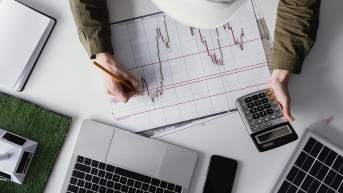 Imagen referencial de cálculos económicos. (Freepik)