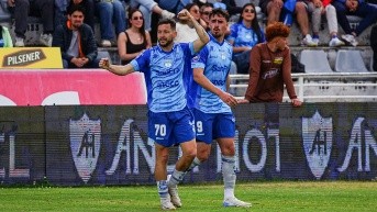 El volante de Macará, Pablo González, celebra su gol contra Mushuc Runa por la fecha 26 de la Liga Ecuabet conectada por Xtrim (API)
