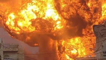 La capital de Yemen sufrió varios ataques el domingo 24 de agosto de 2025. Los hutíes atribuyen el bombardeo al ejército de Israel. (Redes sociales)