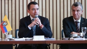 Daniel Noboa durante un desayuno con la Cámara Argentina de Comercio y Servicios junto a sus ministros de Estado. (Flickr Presidencia)