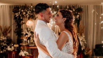 El jugador Joao Rojas y la periodista Kristy Alvarado en su boda. (Foto. Internet)