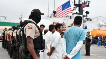 Al puerto de Manta llegaron 18 detenidos y 10.3 toneladas de drogas, como resultado de operativos realizados en conjunto entre guardacostas de Ecuador y Estados Unidos. (API)