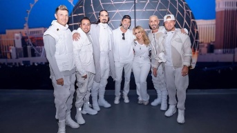 Elenco completo de los Backstreet Boys junto a Marco Antonio Solis y su esposa. (RRSS)