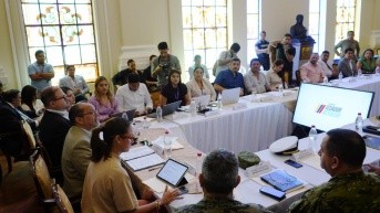 En el salón principal de la Gobernación del Guayas, se dio inicio al Concejo de Seguridad Provincial, liderado por el gobernador del Guayas, Humberto Plaza, y contó con la presencia de varias autoridades, entre ellos Aquiles Alvarez de Guayaquil, Marcela Aquiñaga, prefecta y John Reimberg, ministro del interior. (César Muñoz/API)