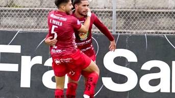 Jonathan Dos Santos celebrando el triunfo de Mushuc Runa sobre Manta FC. (API)