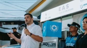 Imagen de Aquiles Álvarez, alcalde de Guayaquil, inaugurando una Estación de Acción Segura en Lomas de Urdesa, norte de Guayaquil. (Segura EP)