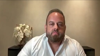 Xavier Jordán en un video publicado en su sitio web. (Captura de pantalla)