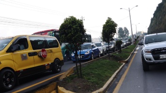 Circulación vehicular en Quito (API)