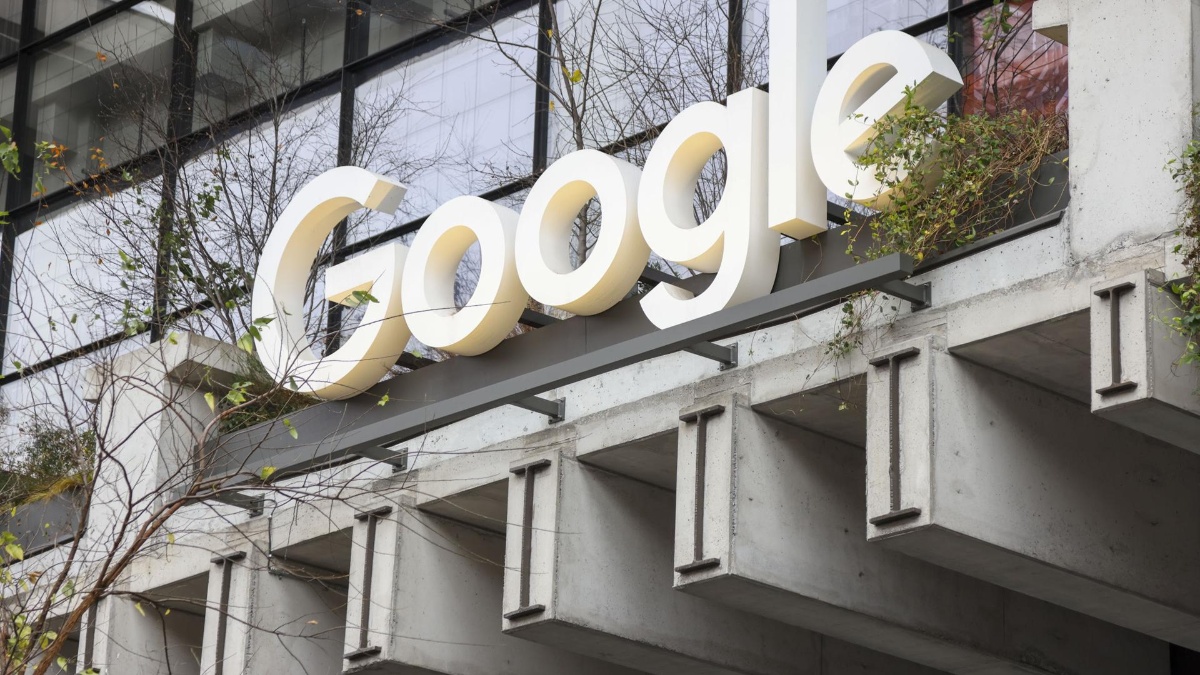Imagen de archivo del logo de Google en su oficina de Nueva York. (Foto de EFE)
