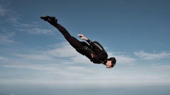 Pau Ramis saltando en paracaídas (Foto de Pau Ramis)