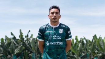 Ángel Mena en su presentación como nuevo jugador de Orense (Foto: Internet)