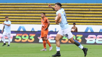 Universidad Católica vs Libertad en el estadio Olímpico Atahualpa por la fecha 25 del campeonato. (API)