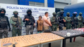 La Policía Nacional trasladó todos los indicios y los detenidos a la Unidad de Vigilancia Comunitaria (UVC) de El Recreo. (Ecuavisa)