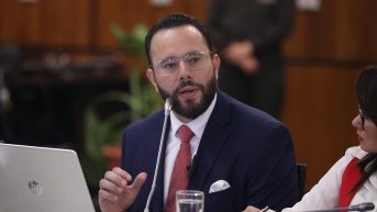 Gonzalo Albán en la Comisión de Fiscalización. (Fernando Sandoval)